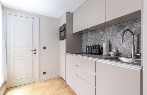 Chaussee-d'Antin Apartment | Opera -3 Bedroom/2 living rooms connecting apt.