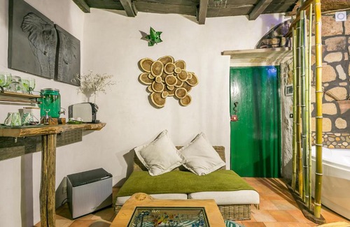Calcata Historic Town House | Opera Suites - Il sentiero della felicità