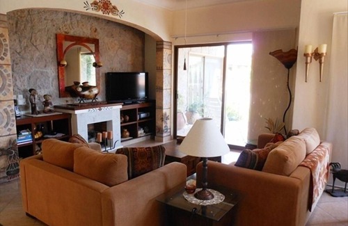 San Antonio Tlayacapan House | Opportunity for the discerning guest looking for secure, gated resort community