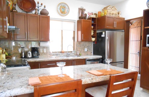 San Antonio Tlayacapan House | Opportunity for the discerning guest looking for secure, gated resort community