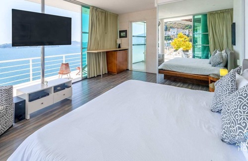 Unta Bruja Villa | Opulent Casa Utopia 290° Jaw-Dropping Ocean Views