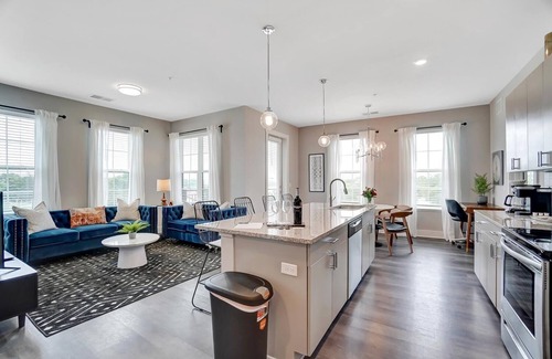 Columbus Apartment | Opulent Corner 2BR Near OSU w/Garage Parking!