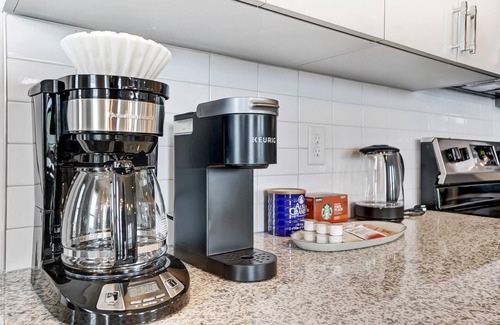 Columbus Apartment | Opulent Corner 2BR Near OSU w/Garage Parking!