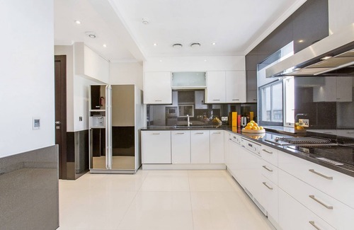 South Kensington Apartment | Opulent Penthouse Suites with Superior Finishes and Stunning Skyline Views