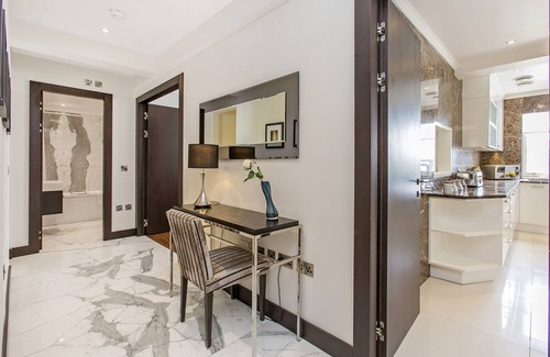 South Kensington Apartment | Opulent Penthouse Suites with Superior Finishes and Stunning Skyline Views