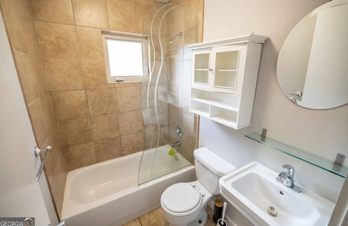 Mechanicsville House | Opuluxe Charming 2BR with 5 beds and Balcony