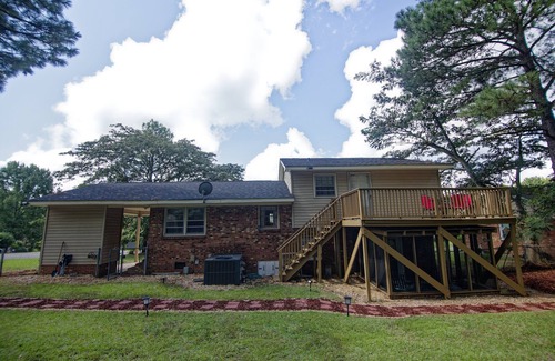 Pine Forest House | Opuluxe Enjoy Fayetteville's Unit 2 Hidden Gem!