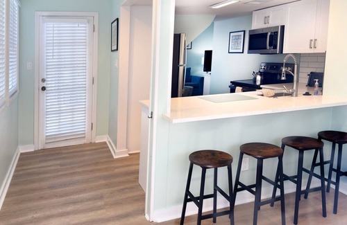 Downtown Cabin | Orange Blossom Suite | 1 bedroom 1 bath in steps off Duval