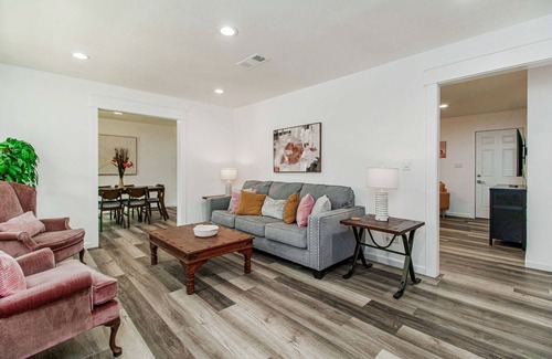 Southeast Pensacola House | Orange Crush - Sleeps 8, Pet Friendly