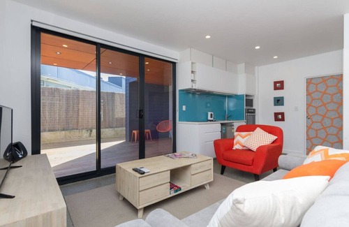 Marmion Apartment | Orange Ground · Sunset Apartments - Orange Ground - 100m to shops.