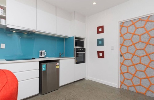 Marmion Apartment | Orange Ground · Sunset Apartments - Orange Ground - 100m to shops.