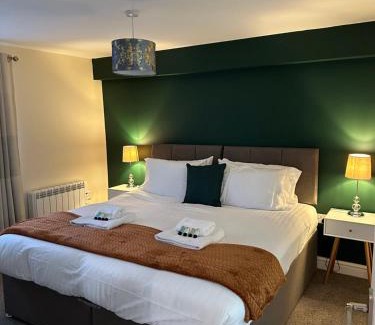 Shirley Apartment | Orange Lilly In Stroud With Free Parking