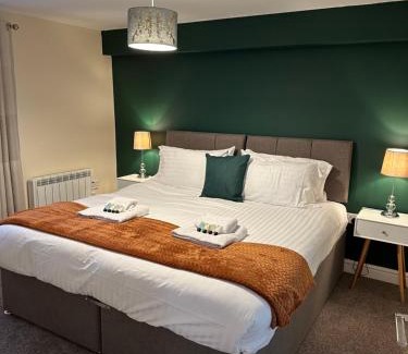 Shirley Apartment | Orange Lilly In Stroud With Free Parking