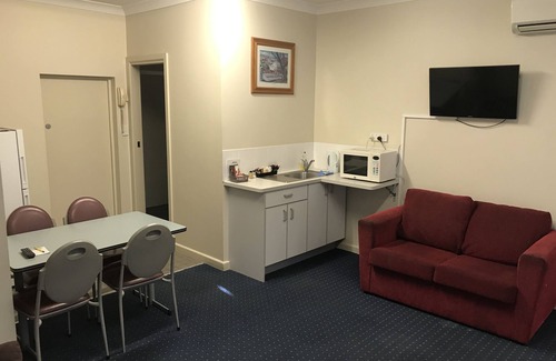 Orange East Hotel | Orange Motor Lodge