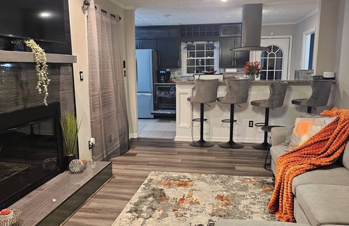 Sandtown House | ORANGE OASIS near Atl airport, downtown, shopping, dining backyard firepit