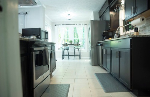 Sandtown House | Orange Oasis Villa Indoor Fireplace Garage Firepit BBQ grill near EVERYTHING!