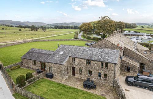 Fourstones Near Bentham House | Orcaber Farm Barn