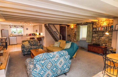Fylingdales Cottage | ORCHARD COTTAGE, family friendly, with a garden in Robin Hood’s Bay