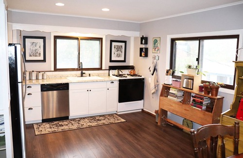 Marlboro Apartment | Orchard Keeper's Private Apt. - Entire Second Floor of 1873 Marlboro Farmhouse