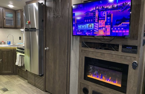 Brookings House | Oregon Coast Glamping with Starlink High-Speed Internet