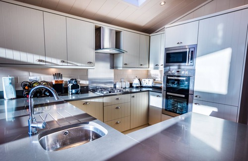 Hawkshead House | Organic 5 Star Cedar Lodge With Stunning Views Across Esthwaite Water