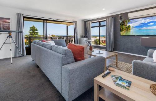 Sellicks Beach House | Oriana Grande- 5 Bdrm Sleeps 14 Beach View Wifi