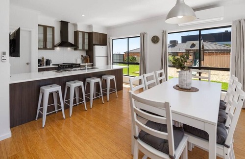 Sellicks Beach House | Oriana Grande 5BR Sleeps 14 Sea views, Playground
