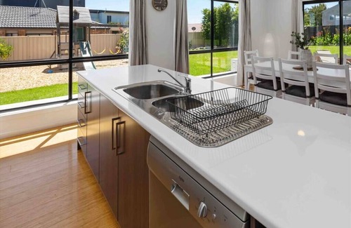 Sellicks Beach House | Oriana Grande 5BR Sleeps 14 Sea views, Playground