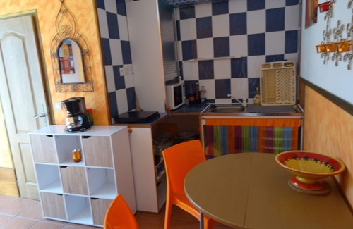 Mimizan Apartment | Oriental-style apartment, cosy, quiet, on the edge of the forest, near the ocean