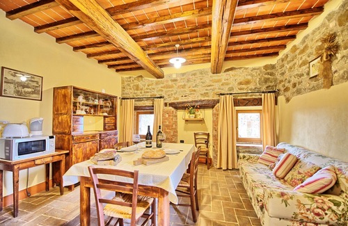 Castelnuovo Berardenga Apartment | Orietta 2- Apüartment with swimming pool