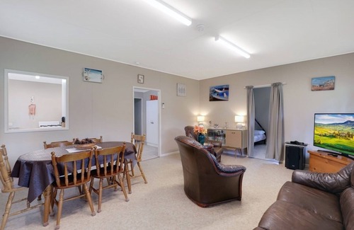Amity Point House | Original Straddie Shack with Air-conditioned Comfort