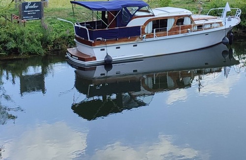 Eaucourt-sur-Somme Boat Rental | Orka nuit sur l'eau pour 4 personnes