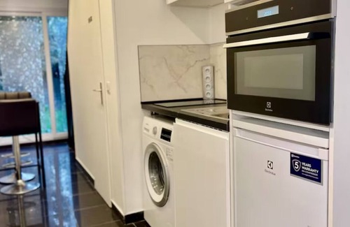 Villeneuve-le-Roi Apartment | Orly airport, free parking, detached duplex in house