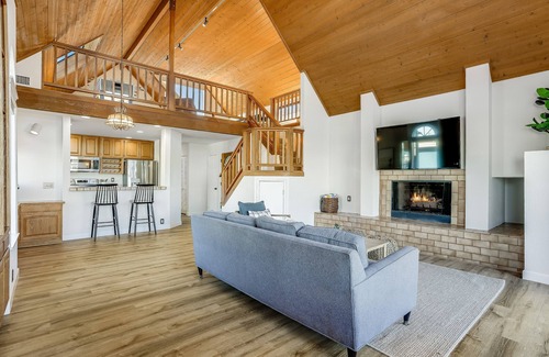 Crown Point House | Ormond Paradise w/Ocean View, Steps to Beach & Garage!