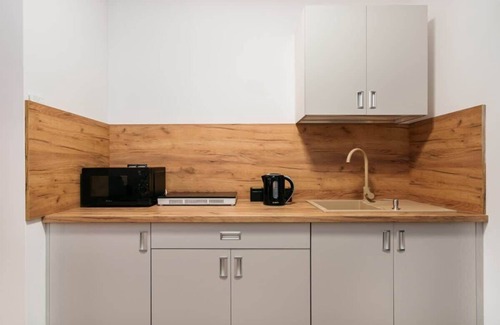 Ursus Apartment | ORSO Studio with king size bed and sofa