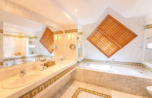 Al Ain Hotel | Oryx Grand Jebel Hafeet