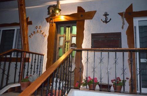Charneca de Caparica e Sobreda Hotel | Os Piratas