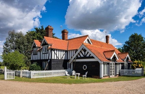 Maldon Apartment | Osea Island: Cottage Sanctuary
