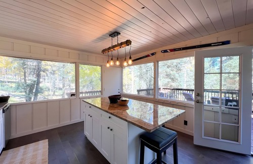 Angel Fire Cabin | Osito Cabin - Pet Friendly | Hot Tub | Fire Pit | Ms. Pac Man | Telescope