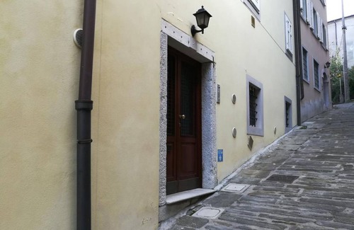 Citta Nuova-Barriera Nuova-San Vito-Citta Vecchia House | Ospitale2: central nice studio