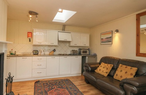 Newtonmore Cottage | OSPREY COTTAGE, romantic, character holiday cottage in Laggan