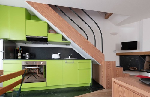 Santa Lucia Apartment | Osteglio 15/F - Viola