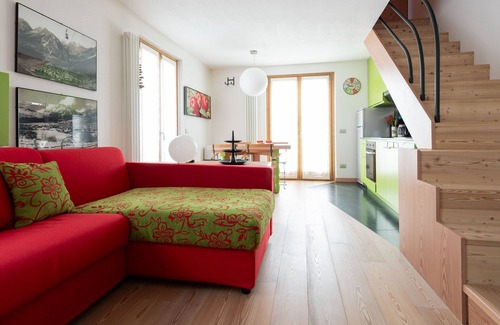 Santa Lucia Apartment | Osteglio 15/F - Viola