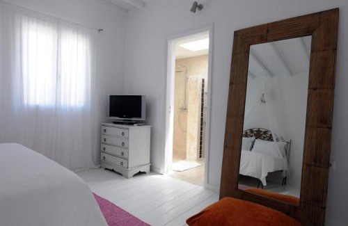 Drafaki Hotel | Ostraco Suites