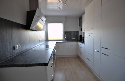 Kraksdorf Apartment | Ostsee Ferienwohnung 100qm bis 6 Pers., 1.000 qm Eingezäunter Garten
