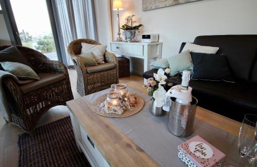 Heiligenhafen House | Ostsee - Reetdachhaus Nr 44 "Reethüs - Marina" im Strand Resort
