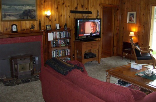 Port Orford House | OTTER COVE A PRIVATE COZY LAKE FRONT HOME ON GARRISON LAKE PORT ORFORD OREGON