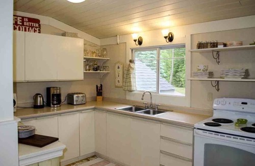 Trent Lakes Cottage | Otter Cove - Three Bedroom Cottage, Sleeps 6