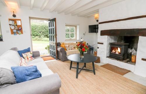 Llandeilo House | Otters Holt