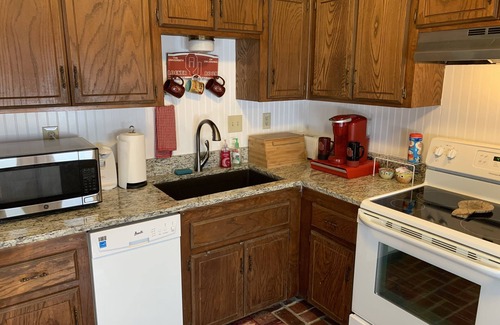 Norman House | OU Game Day Condo! Nice single bedroom townhouse 6 mins from OU campus.